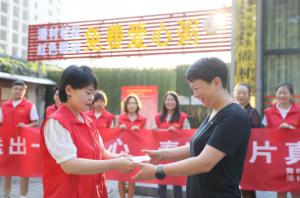 傳遞愛心，弘揚(yáng)美德 給孤寡老人和環(huán)衛(wèi)工人送愛心早餐志愿活動----青峰創(chuàng)元集團(tuán)螢火蟲愛心活動第165期